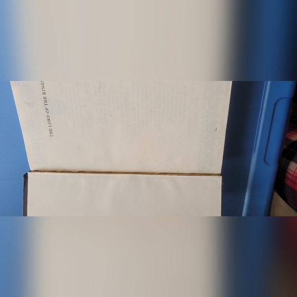 Lord of the Rings Hardback - Picture 6 of 9